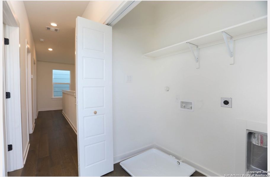 Spacious, unfurnished interior of a new home in , San Antonio (Image 18).