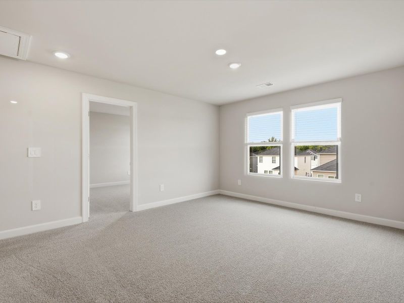 Spacious, unfurnished interior of a new home in Creek Ridge - Signature Collection, Spartanburg (Image 14).