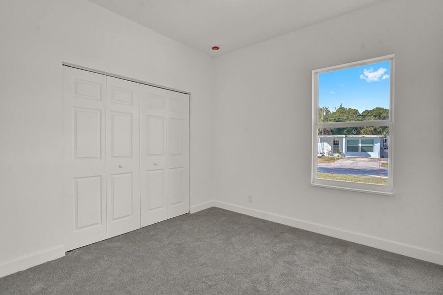 Spacious, unfurnished interior of a new home in , Lantana (Image 23).