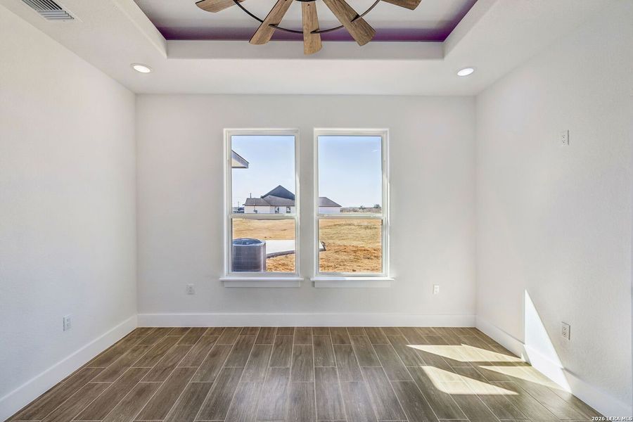 Spacious, unfurnished interior of a new home in , Floresville (Image 20).