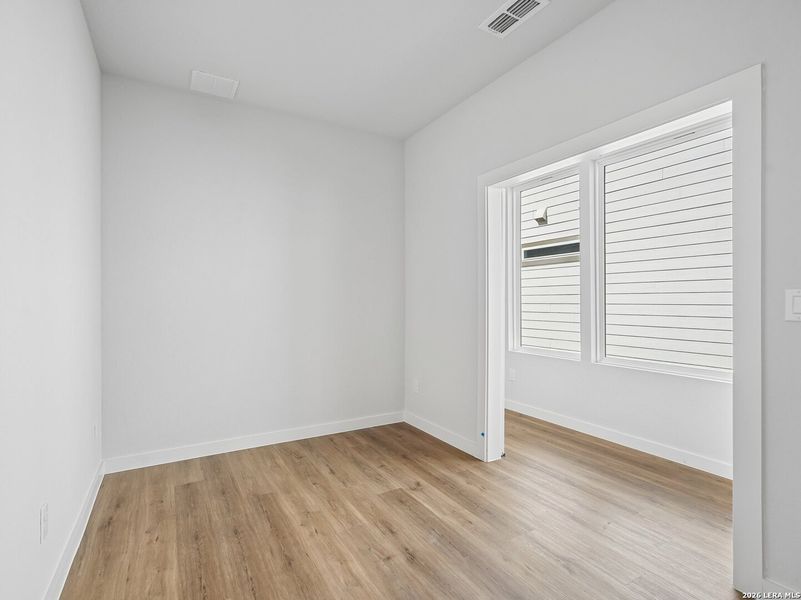Spacious, unfurnished interior of a new home in Talley Fields, San Antonio (Image 22).