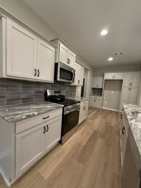 Furnished interior view inside a new home in Oakview, Pine Mountain (Image 5).