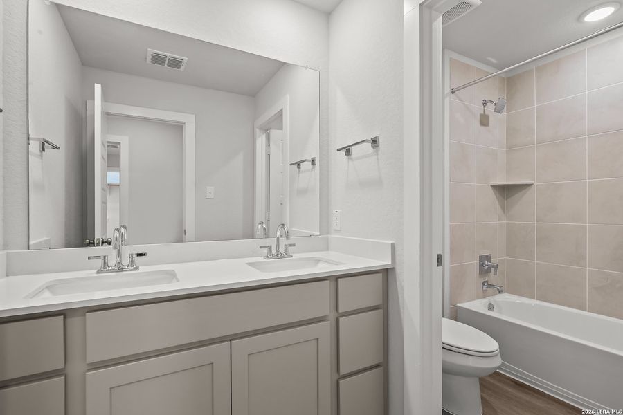 Furnished interior view inside a new home in Senna, Leon Valley (Image 7).