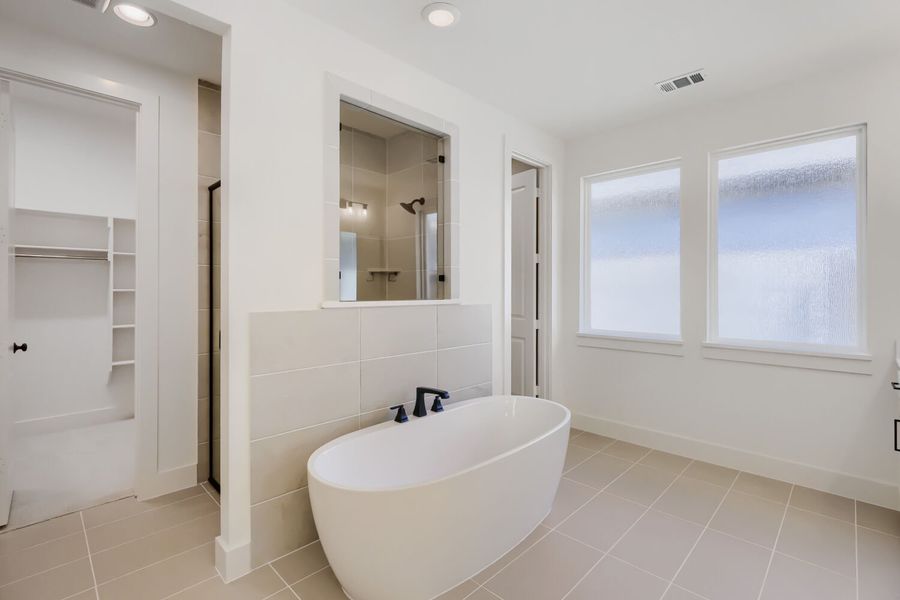 109 Enclave - Primary Bathroom