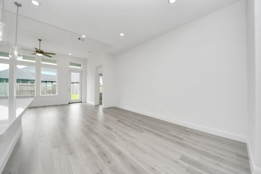 Spacious, unfurnished interior of a new home in , Missouri City (Image 36).