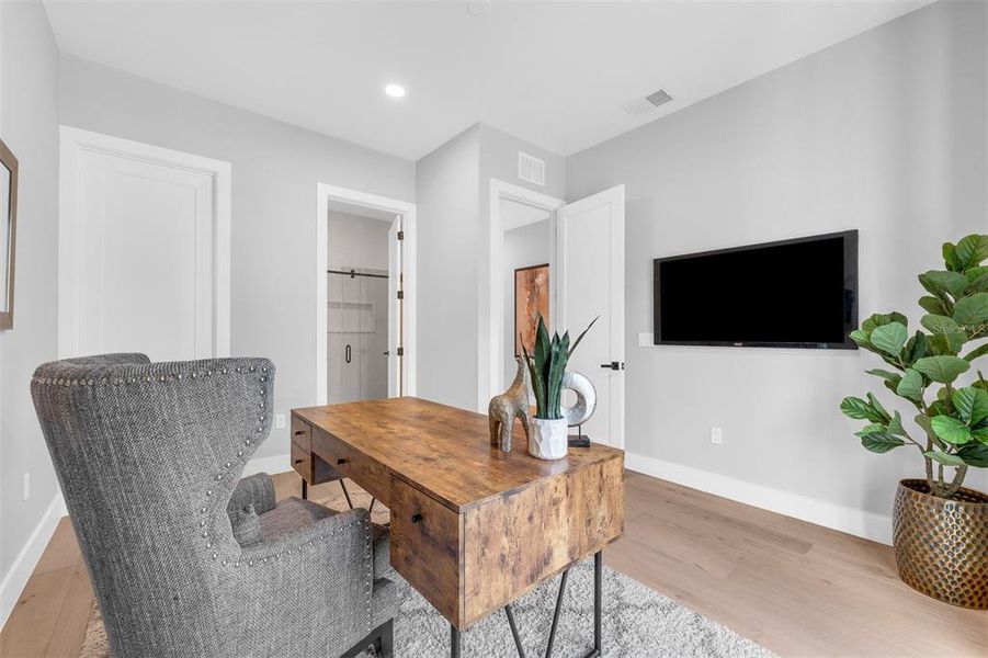 Furnished interior view inside a new home in College Park, Orlando (Image 46).