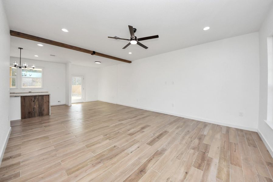 Spacious, unfurnished interior of a new home in , Conroe (Image 28).