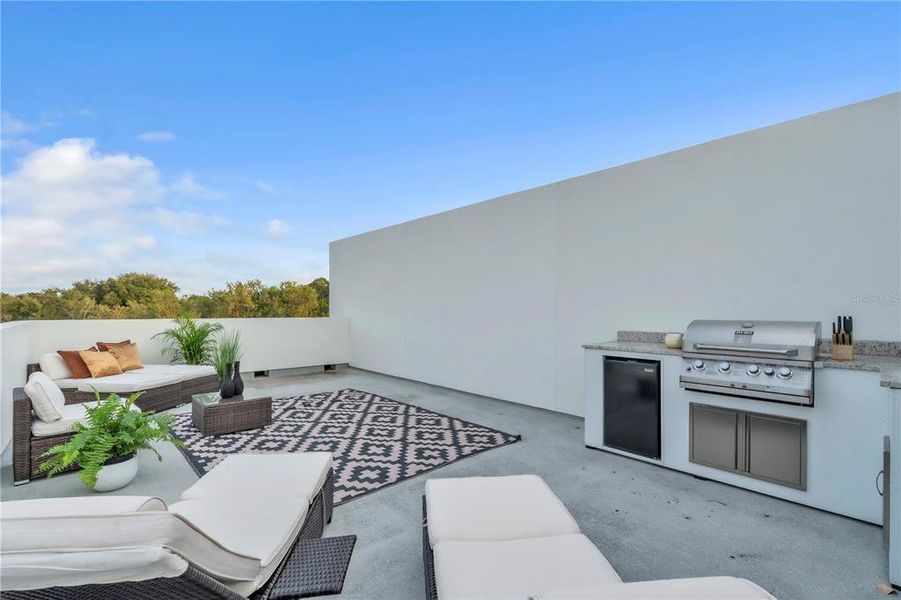 Exterior details and patio area of a home in , Pinellas Park (Image 29).