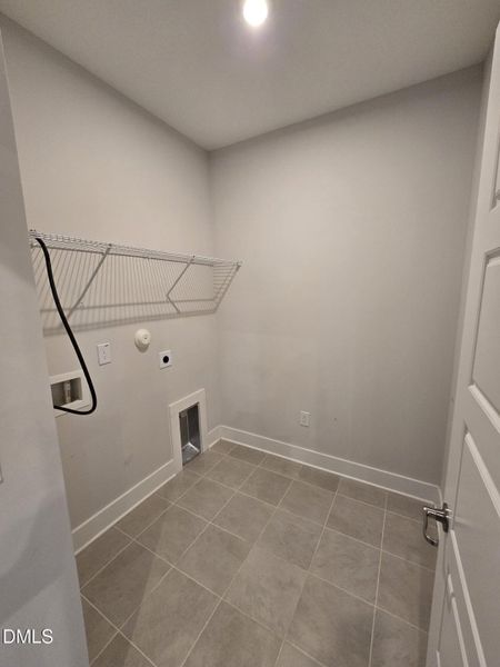 LAUNDRYROOM W/ HOOK-UPS LAUNDRYROOM W/ HOOK-UPS