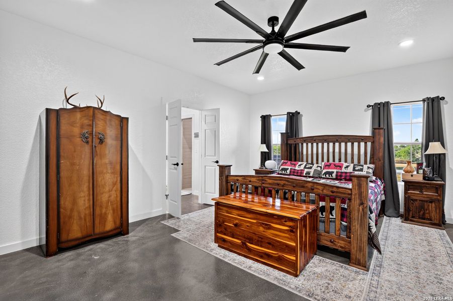 Furnished interior view inside a new home in , Kenedy (Image 30).