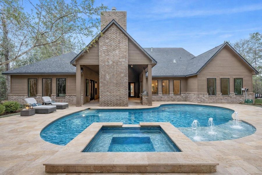 Envision the possibilities withthis resort-inspired pool and spaconcept, thoughtfully designed tocomplement the home’sarchitecture and outdoor livingareas. The rendering showcasesa luxurious layout with expansivedecking, a custom spa, andample space for lounging,entertaining, and relaxing in aprivate, retreat-like setting.Rendering shown for illustrativepurposes only