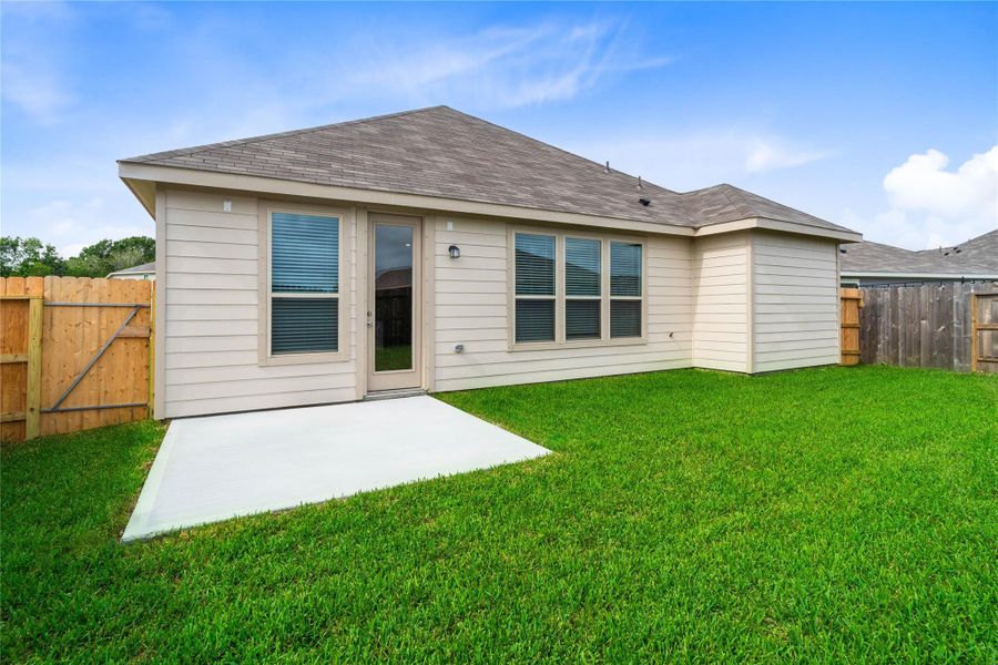 Come explore this expansive backyard featuring a spacious patio slab—perfect for outdoor living! There's ample space for kids to play and adults to unwind. Ideal for patio furniture, a BBQ pit, and so much more—the possibilities are endless!