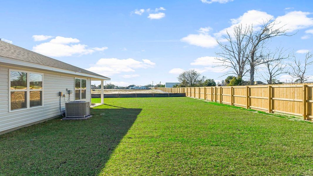 Exterior details and patio area of a home in Park Place, Panama City (Image 23).