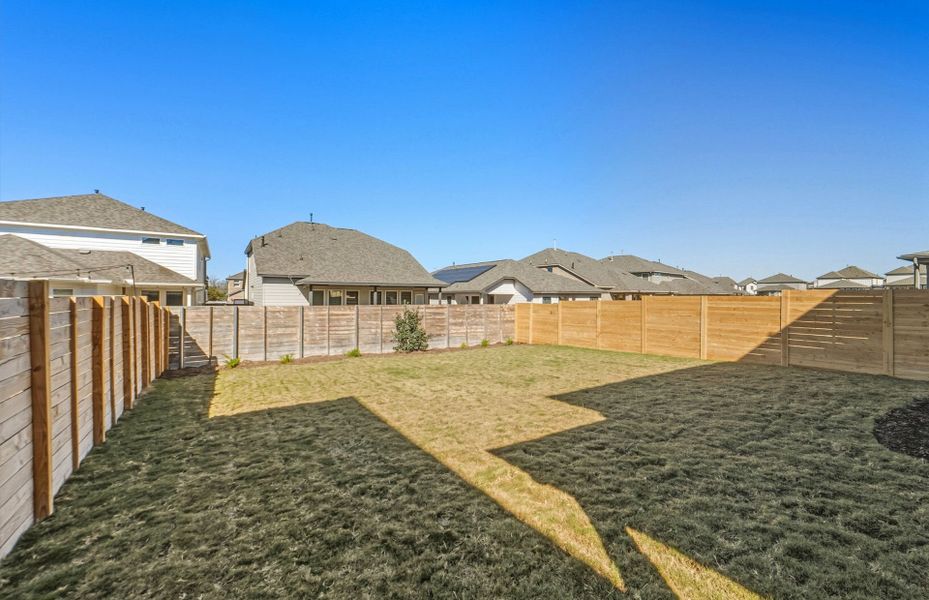 Exterior details and patio area of a home in Horizon Lake, Leander (Image 21).