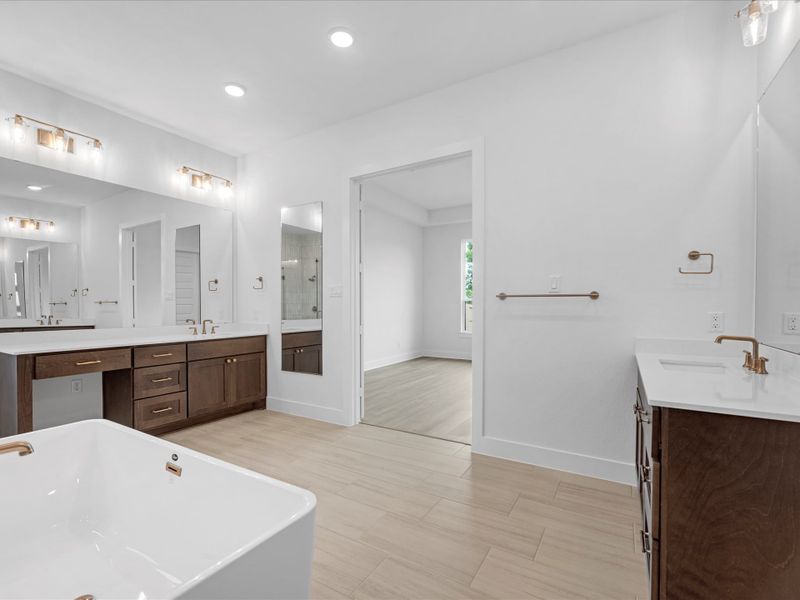 Furnished interior view inside a new home in Sienna 80′, Missouri City (Image 5).