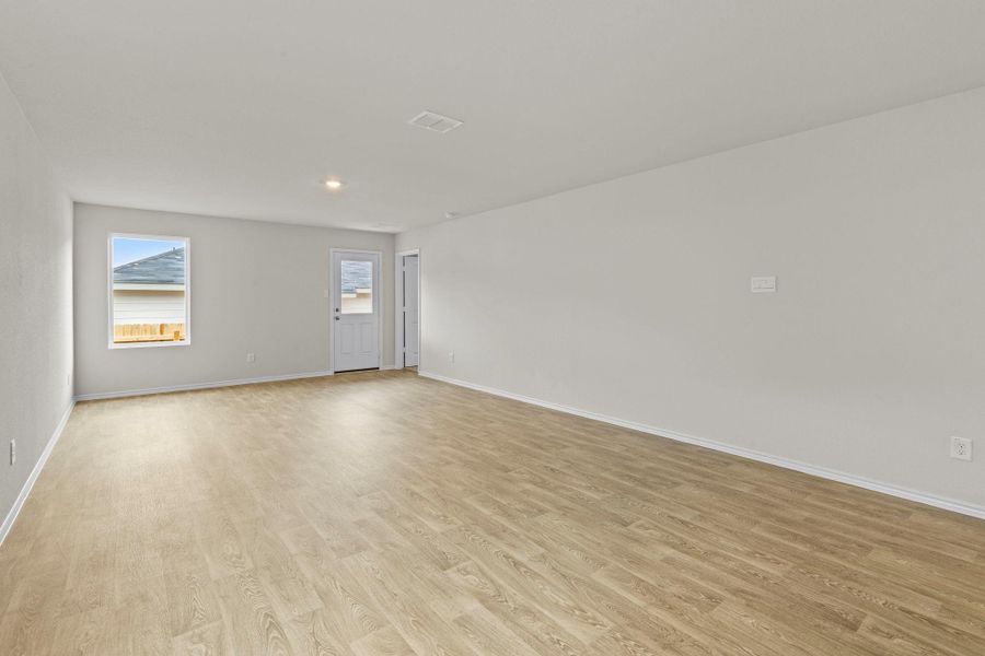 Spacious, unfurnished interior of a new home in Sunset Oaks, Maxwell (Image 24).