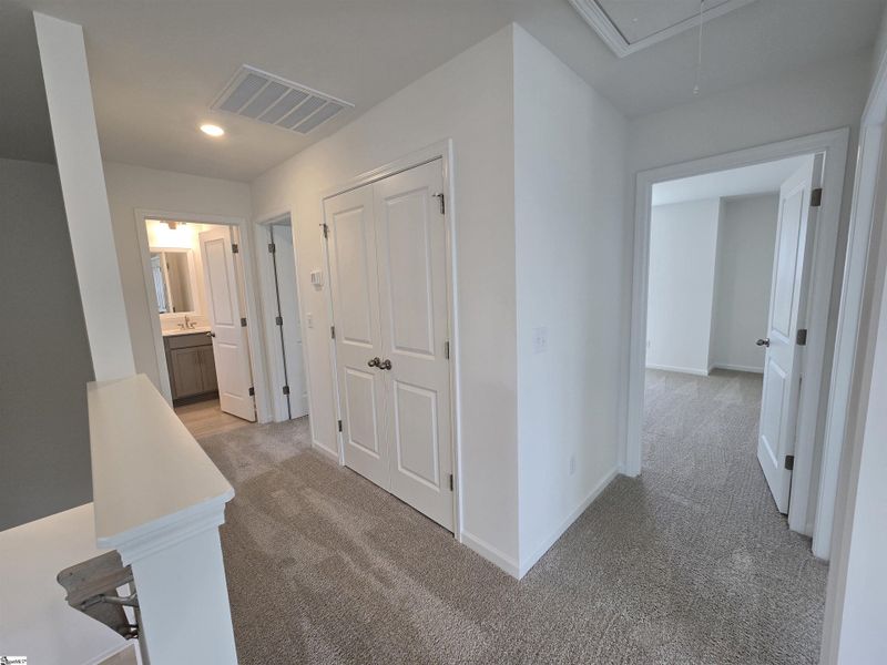 Spacious, unfurnished interior of a new home in Shiloh Trail, Wellford (Image 29).