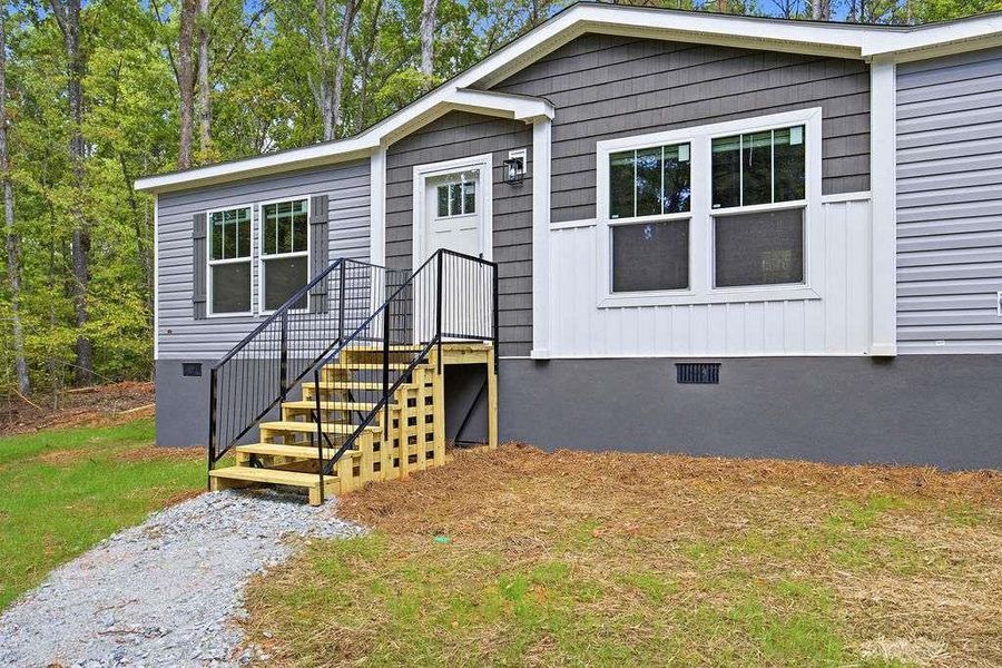 Exterior details and patio area of a home in , Eatonton (Image 18).