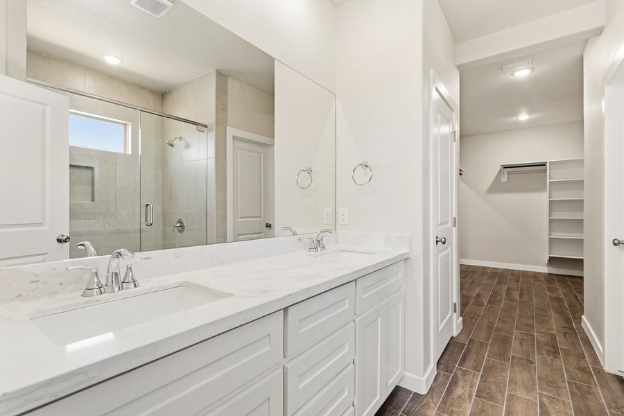 Furnished interior view inside a new home in Paloma Ranch, Harlingen (Image 6).