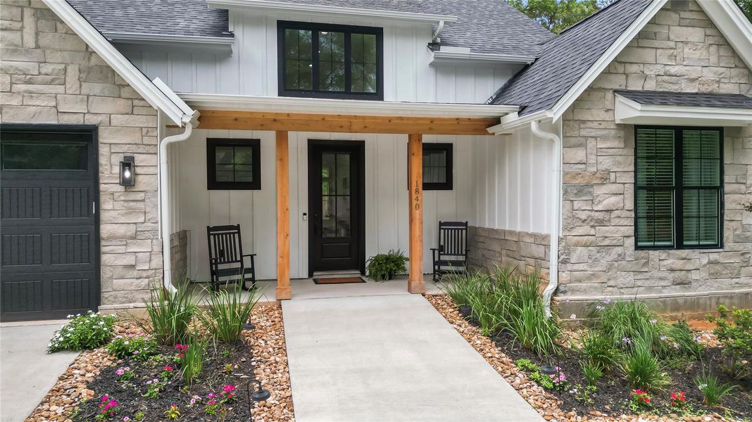 This charming 3 bed/2bath home features a farmhouse welcoming front porch, and established landscaping. Surrounded by mature trees in Elkins Lake. This home sits on a quiet street and is hardly lived in.