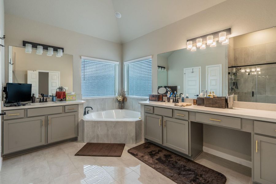 Furnished interior view inside a new home in , Houston (Image 18). Furnished interior view inside a new home in , Houston (Image 18).