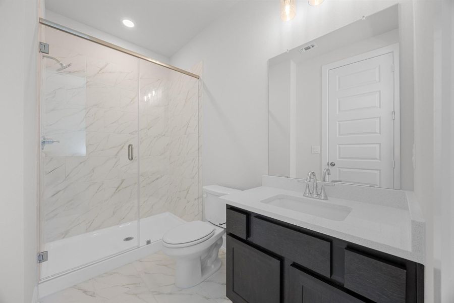 Representative image. Features, selections and colors may vary.