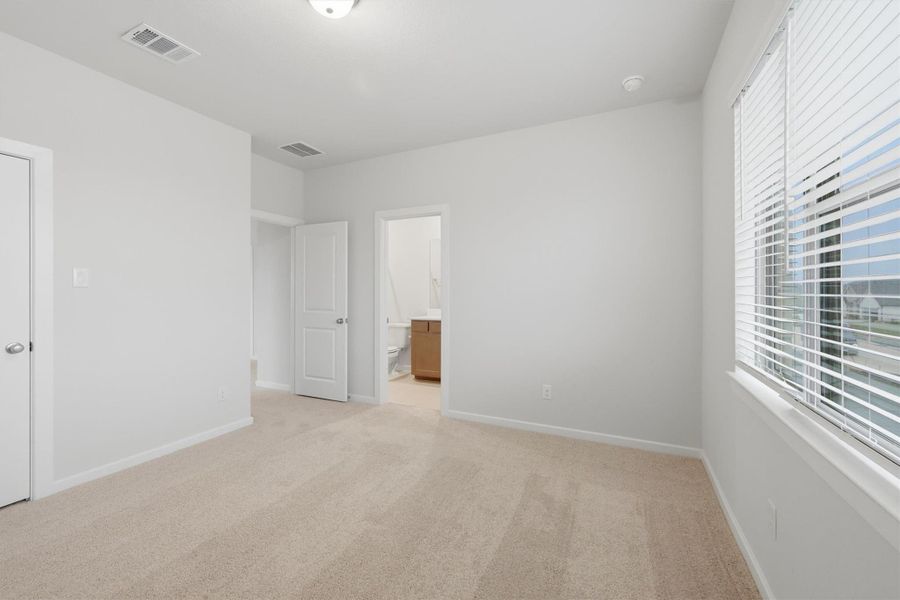 Spacious, unfurnished interior of a new home in Canterra Creek  60', Iowa Colony (Image 30).