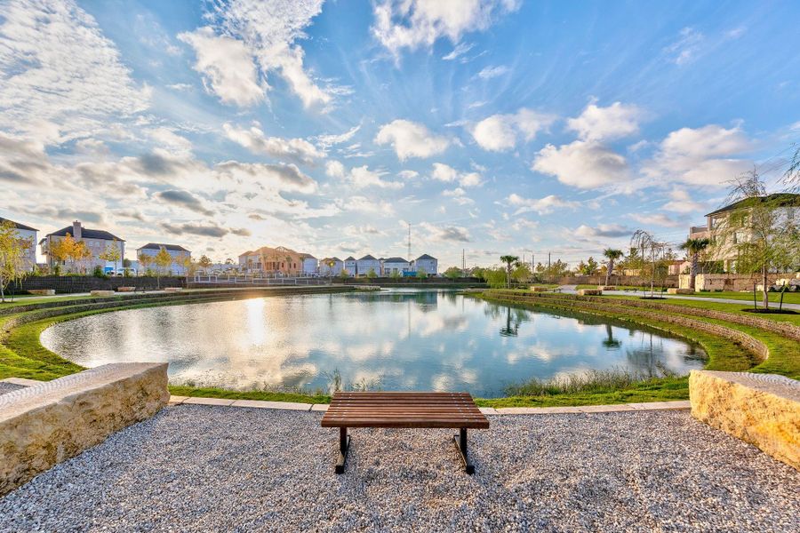 Community amenities in Cottage Grove Lake, Houston (Image 6).