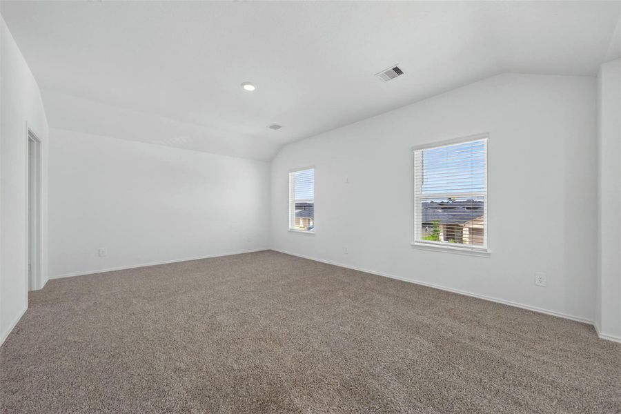 Spacious, unfurnished interior of a new home in , Houston (Image 32).