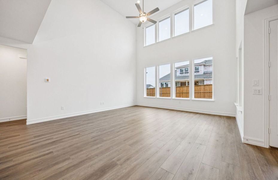 Representative unfurnished interior of a home built from the Lindale by Pulte Homes in Wilson Creek Meadows, Celina (Image 18).