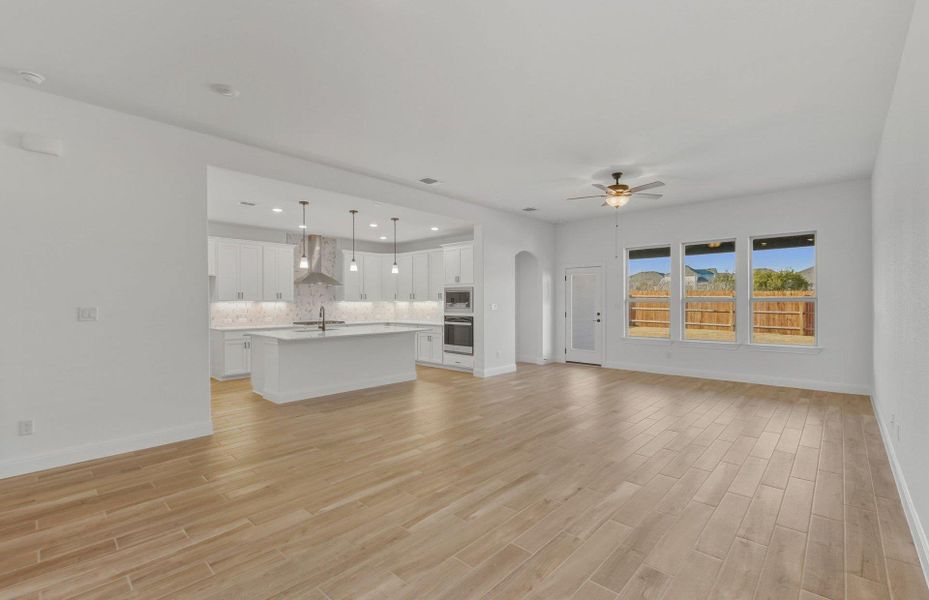 Spacious, unfurnished interior of a new home in Saddleback at Santa Rita Ranch, Liberty Hill (Image 18).