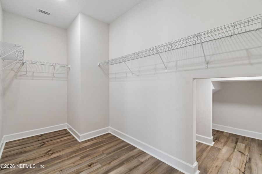 Spacious, unfurnished interior of a new home in Tributary 50', Yulee (Image 16).
