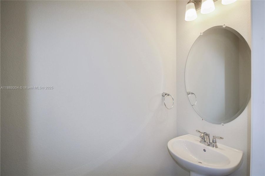 Furnished interior view inside a new home in , Clermont (Image 3).