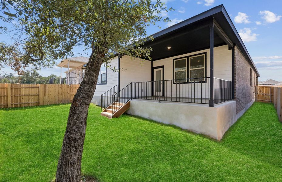Exterior details and patio area of a home in La Cima, San Marcos (Image 20).