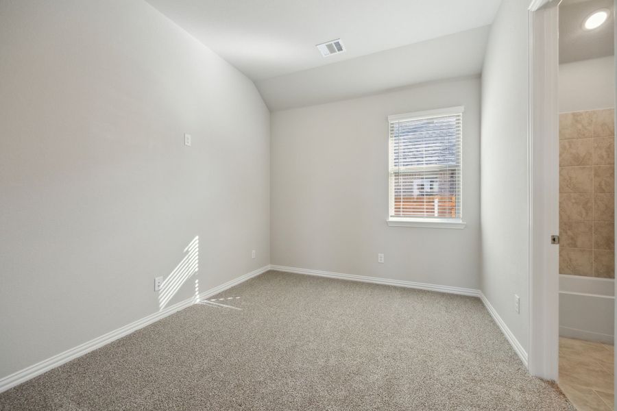 Spacious, unfurnished interior of a new home in Summer Crest, Fort Worth (Image 26).