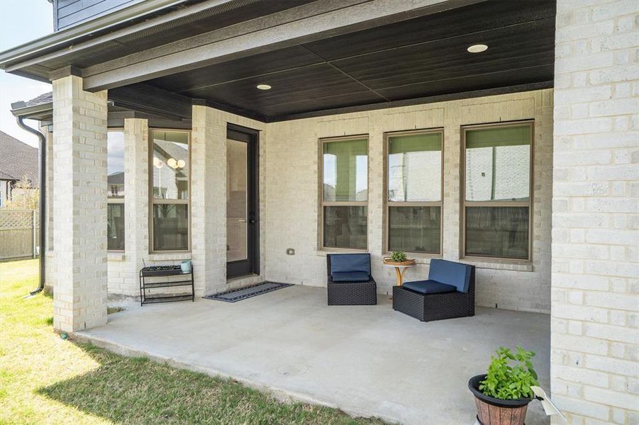 Exterior details and patio area of a home in , Northlake (Image 27).