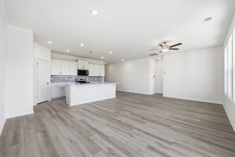 Representative unfurnished interior of a home built from the Bailey II by Great Southern Homes in Oak Hollow, Longs (Image 60).