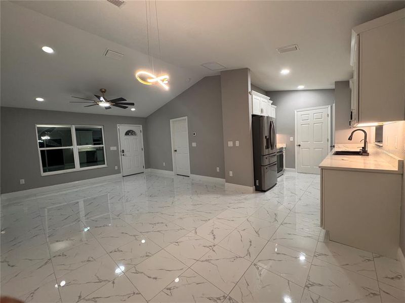 Spacious, unfurnished interior of a new home in , Dunnellon (Image 9).
