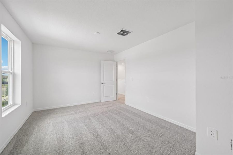 Spacious, unfurnished interior of a new home in Southpointe, Palmetto (Image 13).