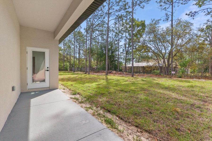 Exterior details and patio area of a home in , Citrus Springs (Image 3).