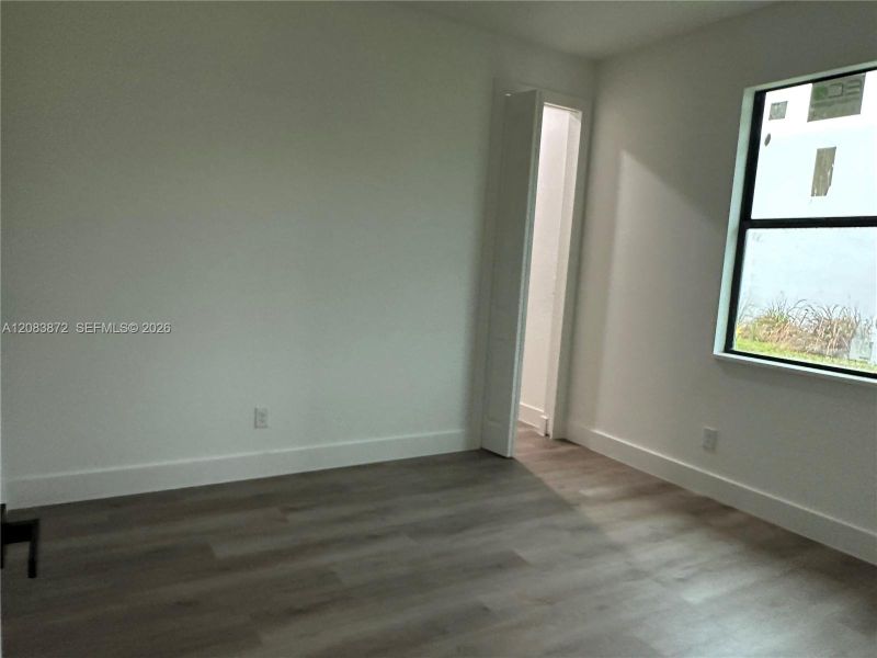 Spacious, unfurnished interior of a new home in , Cape Coral (Image 24).