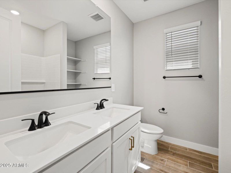 Bath 2 Double sinks Bath 2 Double sinks