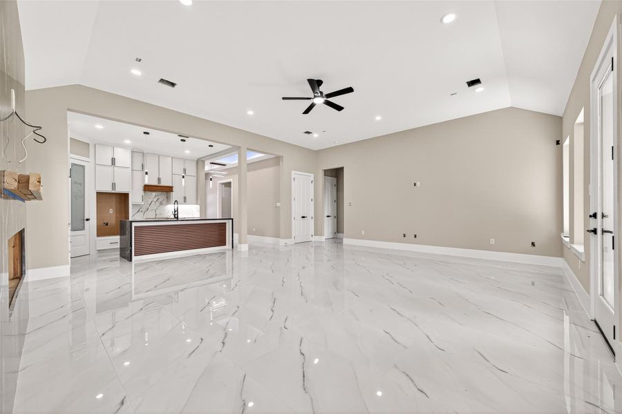 Spacious, unfurnished interior of a new home in , Houston (Image 22).