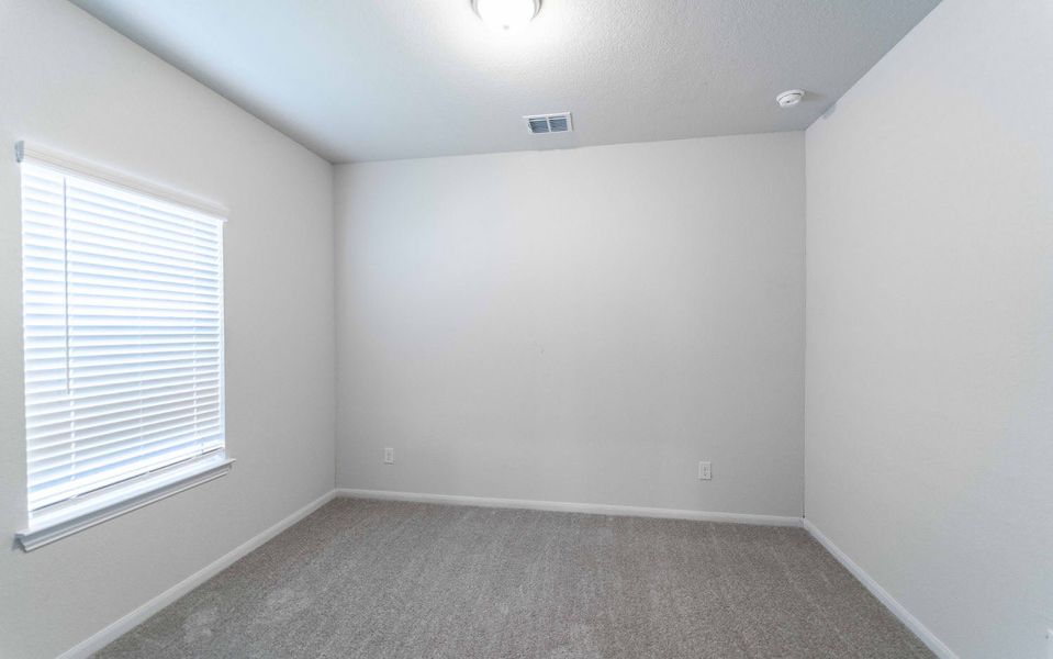Spacious, unfurnished interior of a new home in Hunter's Ranch, San Antonio (Image 9).
