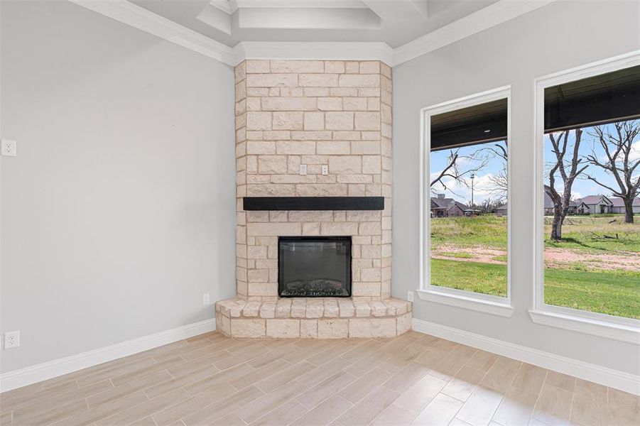 Spacious, unfurnished interior of a new home in Pecan Plantation, Granbury (Image 25).