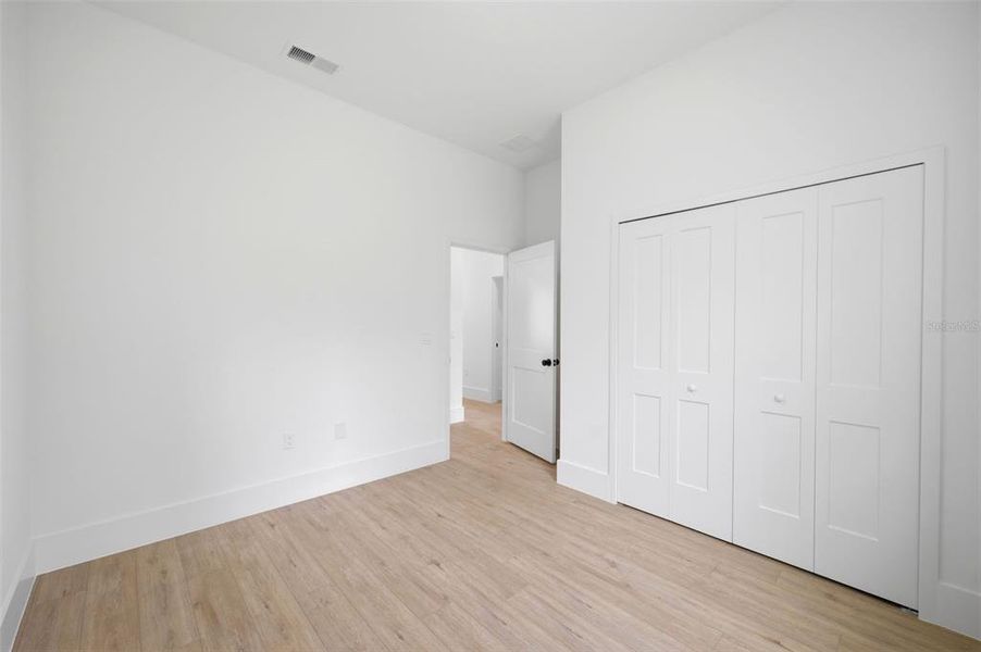 Spacious, unfurnished interior of a new home in , Ocala (Image 28).