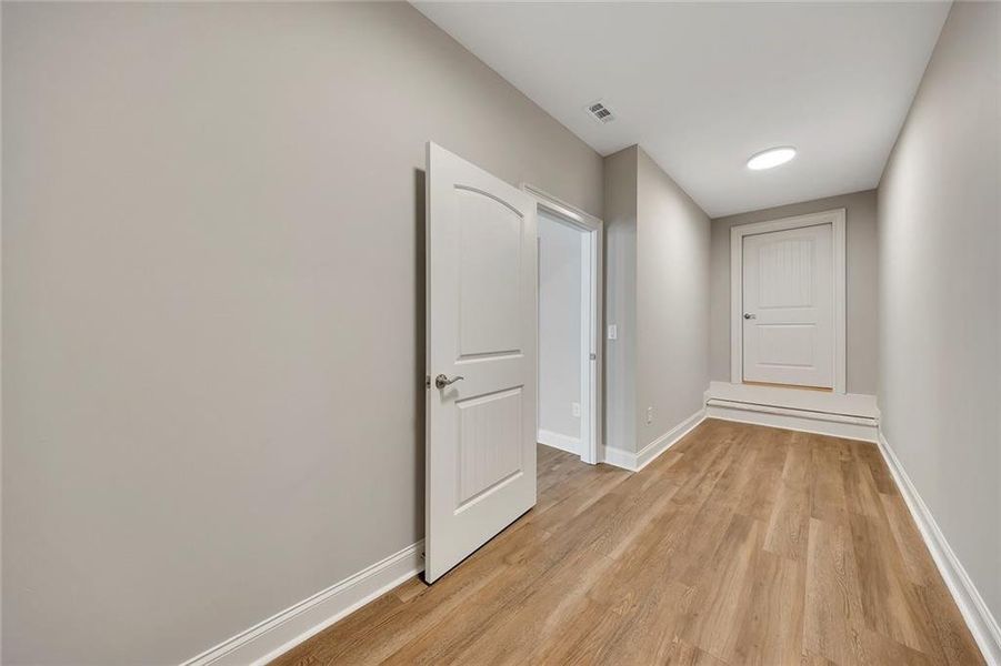 Spacious, unfurnished interior of a new home in , Jasper (Image 25).