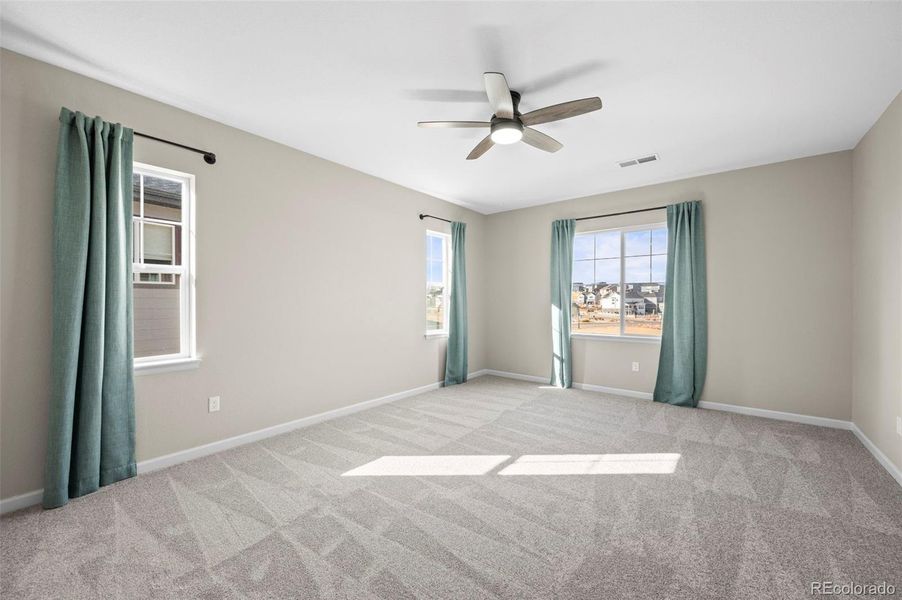 Spacious, unfurnished interior of a new home in , Aurora (Image 39).