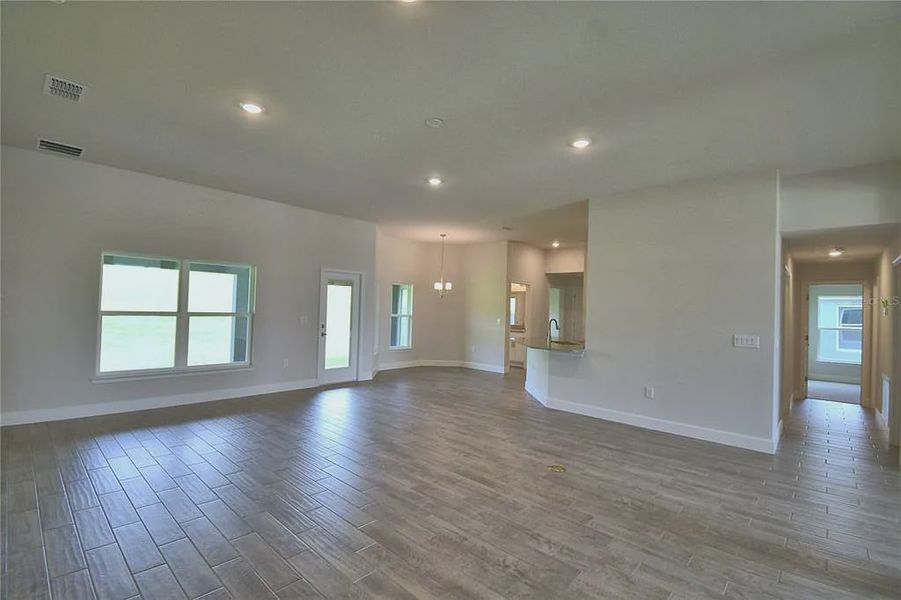 Spacious, unfurnished interior of a new home in Lake Juliana Estates, Auburndale (Image 25).