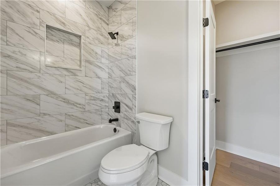 Furnished interior view inside a new home in , Gainesville (Image 33).